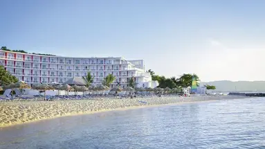 Grand Decameron Cornwall Beach