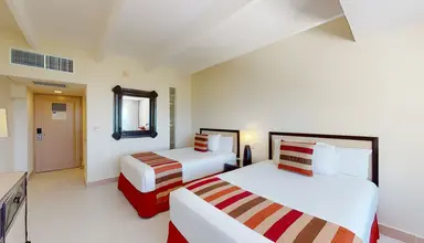 Grand Oasis Palm