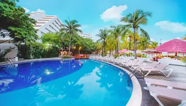 Grand Oasis Palm
