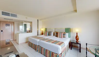 Grand Oasis Palm