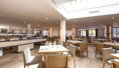 Grand Palladium White Island