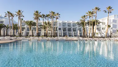 Grand Palladium White Island