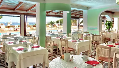 Grand Smeraldo Beach
