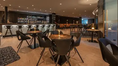 Grauer Bar