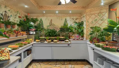 Green Garden Resort & Suites