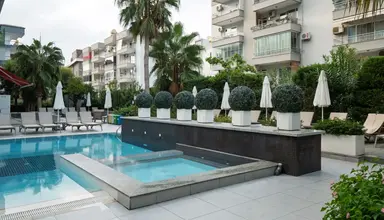 Green Garden Suite