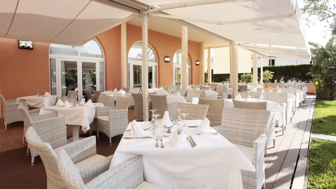 Grupotel Macarella Suites & Spa