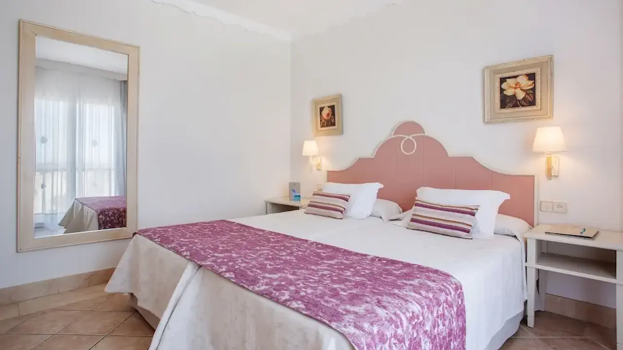 Grupotel Macarella Suites & Spa