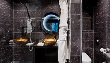 H Hotel