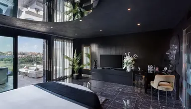 H Hotel