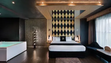 H Hotel