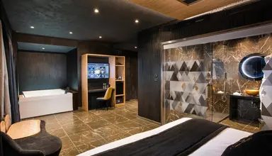 H Hotel