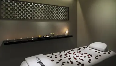 H10 White Suites