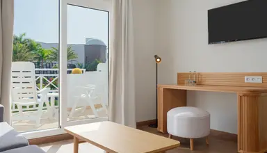 H10 White Suites