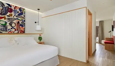 H10 White Suites