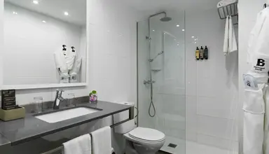 H10 White Suites