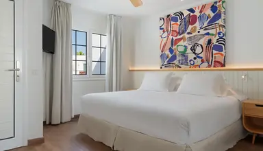 H10 White Suites