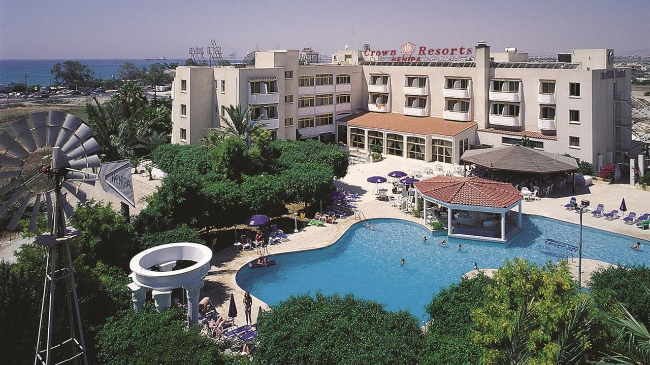 Henipa Crown Resort