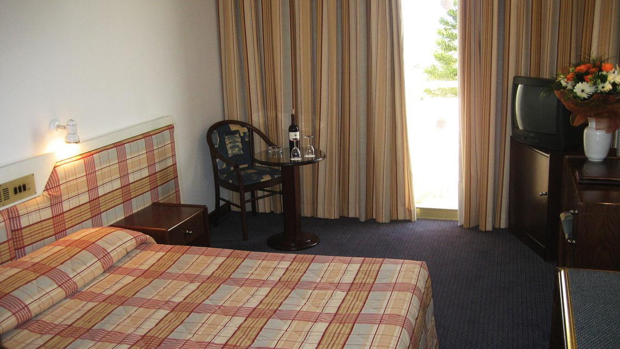 Henipa Crown Resort