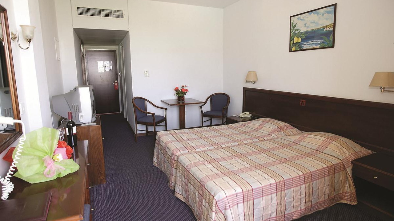 Henipa Crown Resort