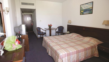 Henipa Crown Resort