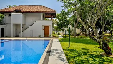 Hibiscus Beach & Villas