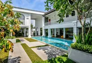 Hibiscus Beach & Villas