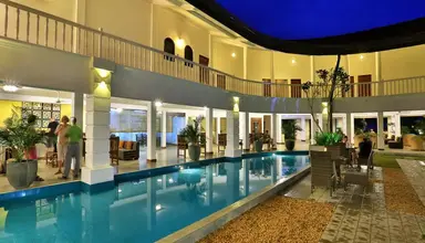 Hibiscus Beach & Villas