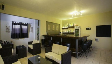 Hillside Studios & Apartments