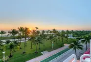 Hilton Vacation Club Crescent On South Beach