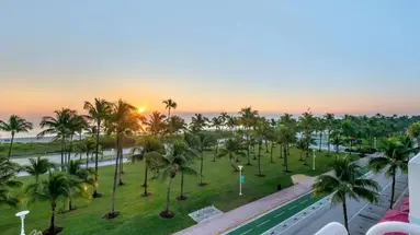 Hilton Vacation Club Crescent On South Beach