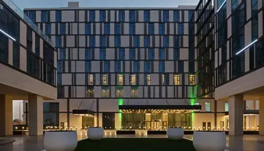 Holiday Inn Dubai Al Maktoum Airport