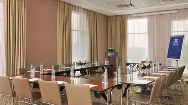 Holiday Inn Express Dubai - Jumeirah
