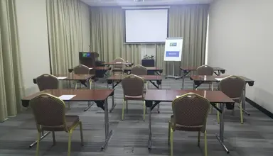 Holiday Inn Express Dubai - Jumeirah