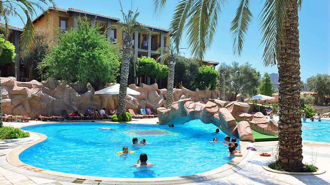 Holiday & Leisure Club