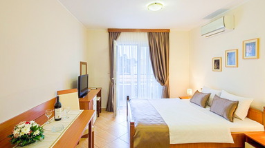 Holiday (Petrovac)