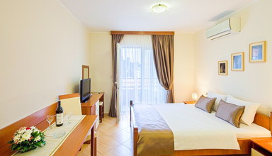 Holiday (Petrovac)