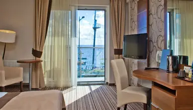 Hotel 77