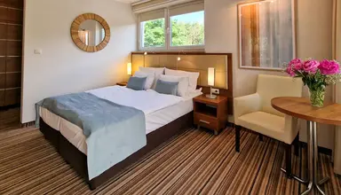 Hotel 77