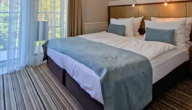 Hotel 77