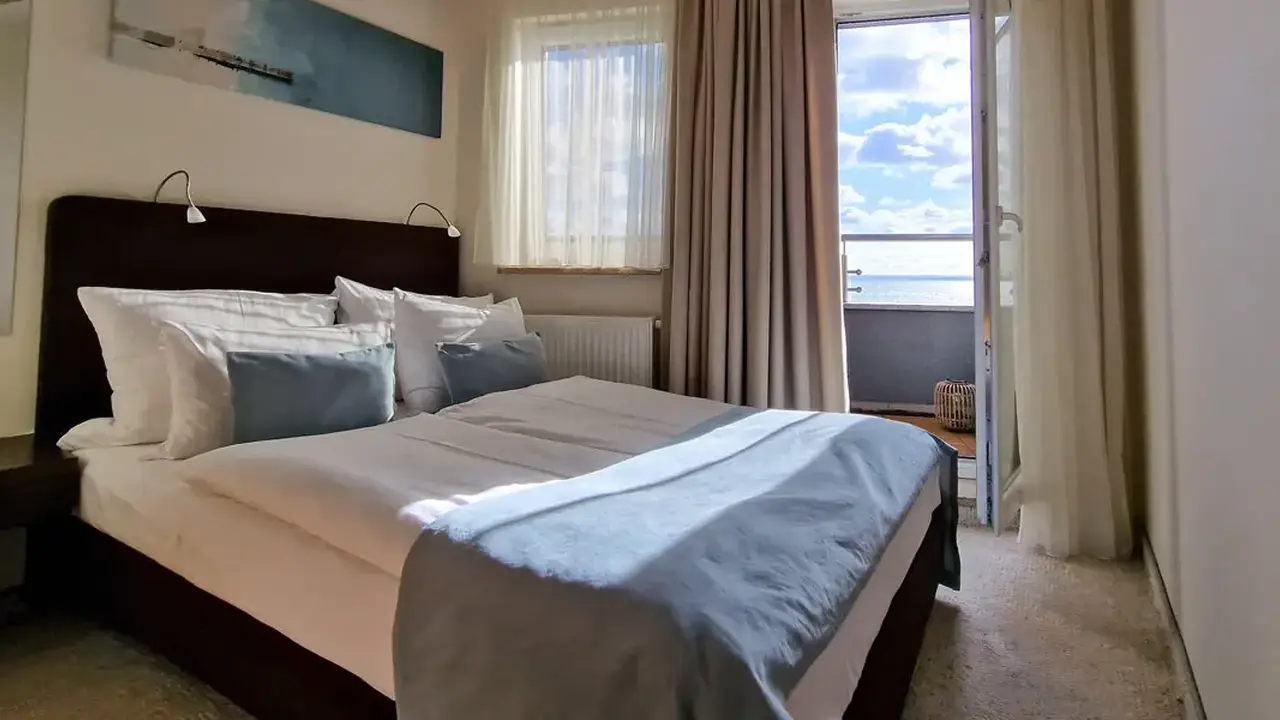 Hotel 77