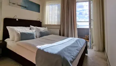 Hotel 77