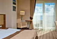 Hotel 77