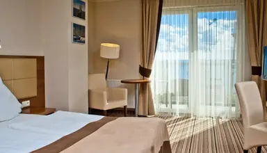 Hotel 77