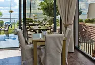 Hotel 77