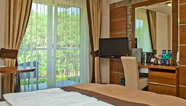 Hotel 77