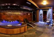 Hotel 77