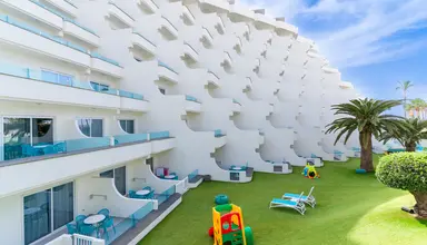 Hovima La Pinta Beachfront Family