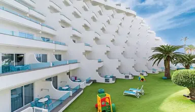 Hovima La Pinta Beachfront Family
