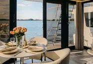 HT Houseboats